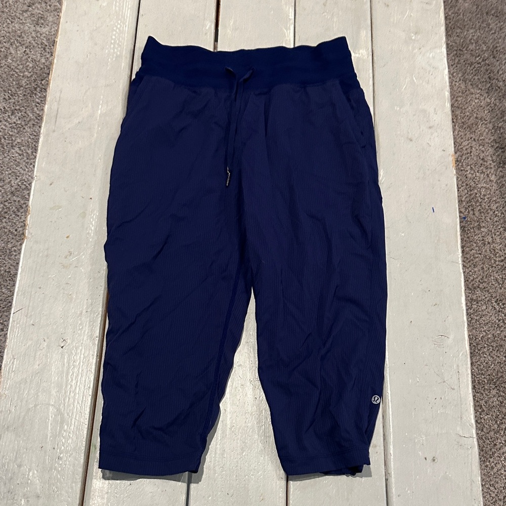 Lululemon Dance Studio Crop II (Unlined 20") Blue sz 6 PERFECT